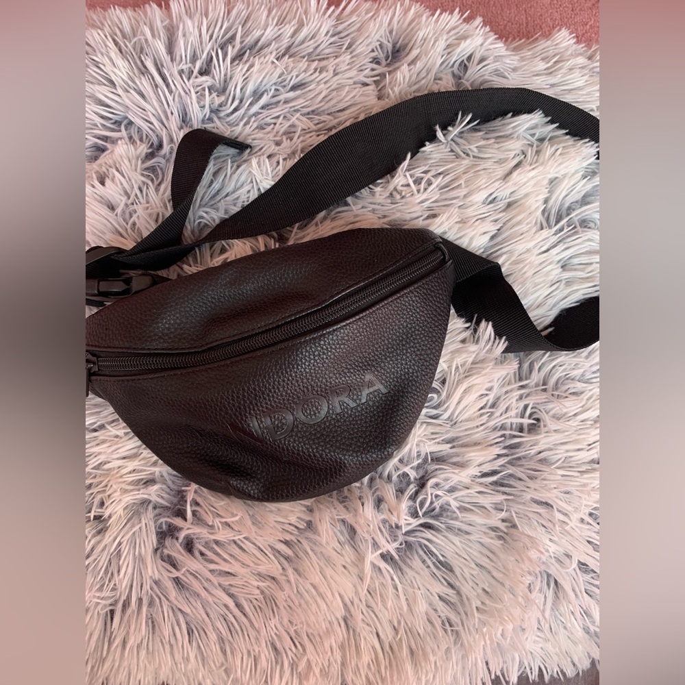 Doma Black Belt Bag Minimalist Design Adjustable Straps